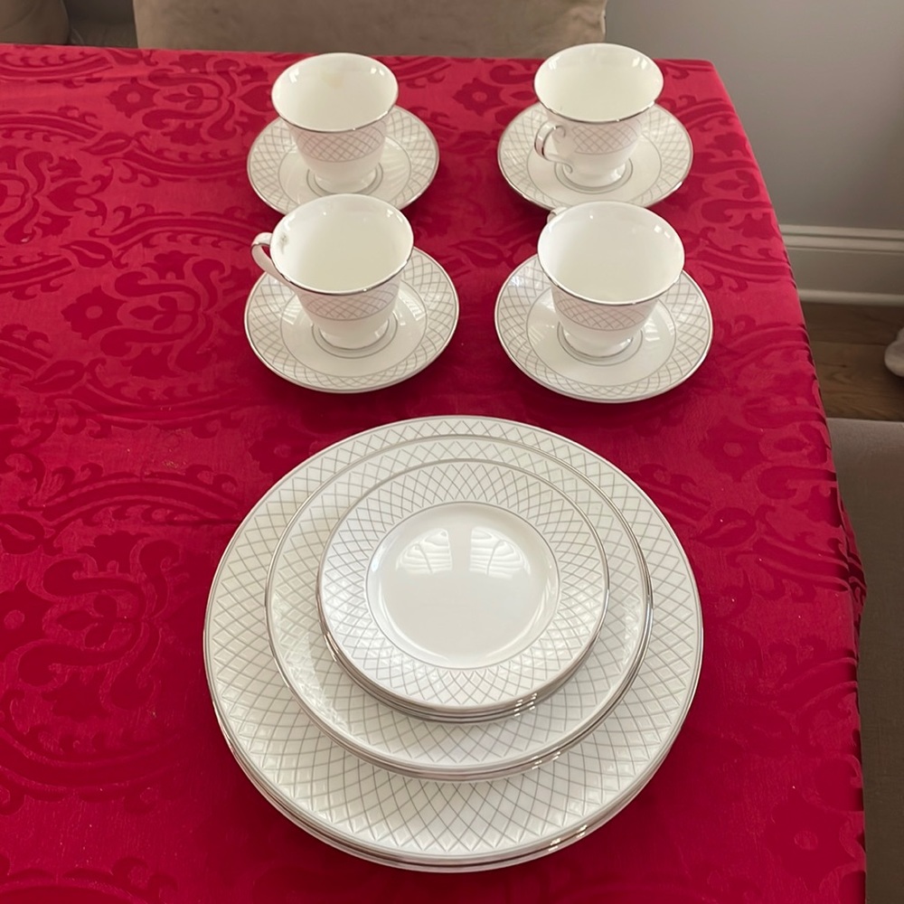 4 place settings of Waterford Crosshaven Platinum. New with tags/stickers.